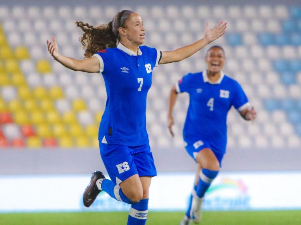 Danielle Fuentes celebra su gol con la Selecta Femenina contra Honduras. Foto X Selecta