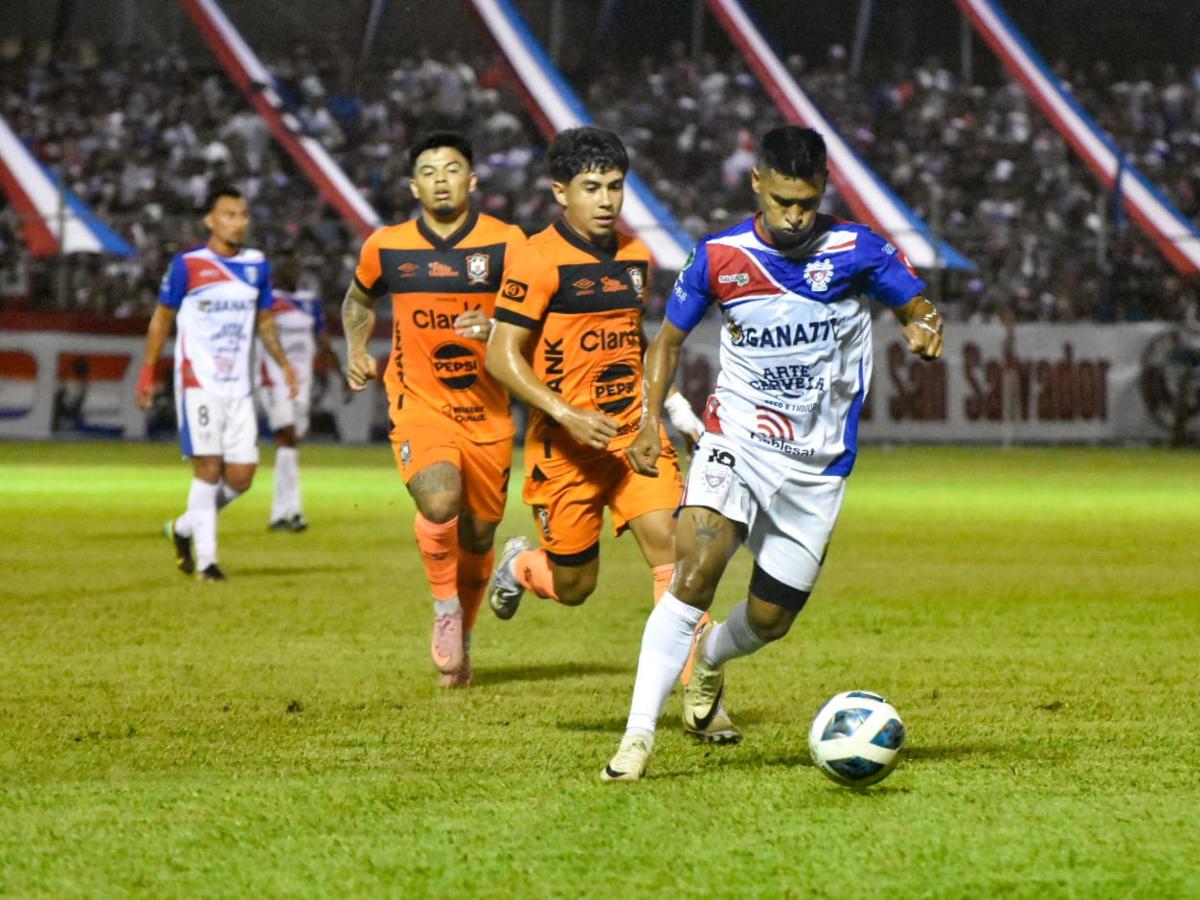 Firpo perdió contra Águila pero clasificó con el global a al final del Apertura 2025. Foto X Firpo