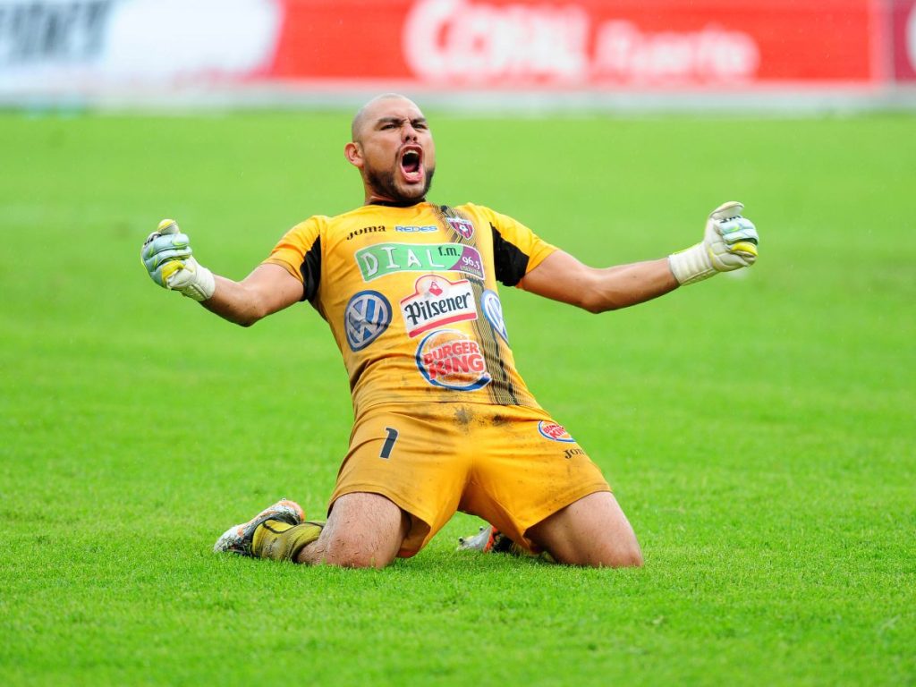 Dagoberto Portillo portero de Firpo durante la final de fútbol del Torneo Clausura 2013 entre Firpo y FAS. Marcador Firpo 3 FAS 0. Foto Archivo