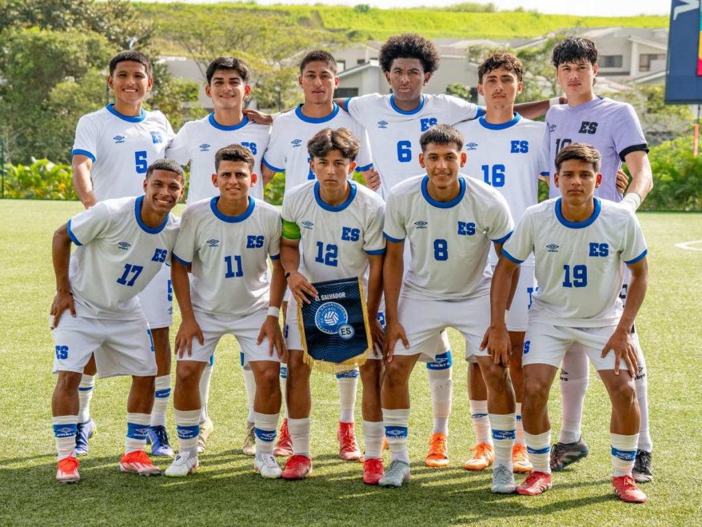 Selecta Sub-19 previo al partido contra Cuba. Foto X Selecta