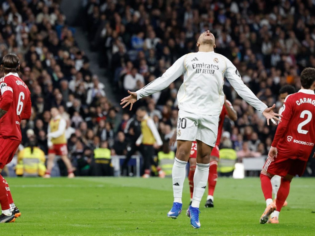 El delantero francés venía siendo la principal referencia ofensiva del Real Madrid antes de sufrir la molestia en la rodilla.