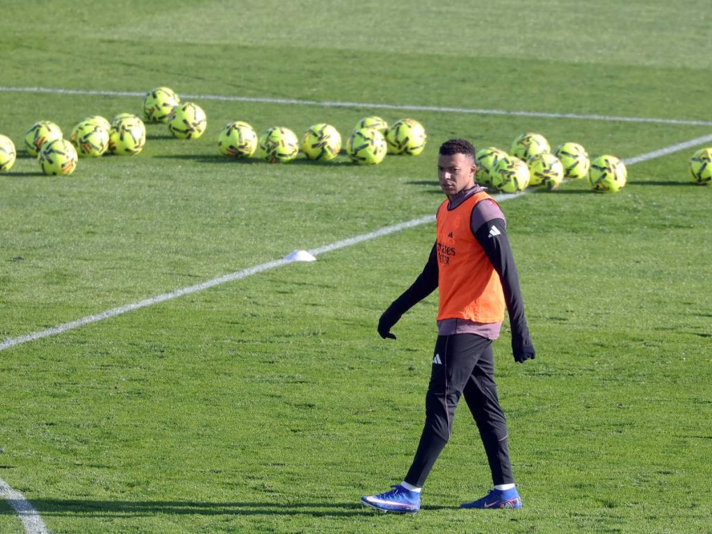 La ausencia de Kylian Mbappé obligará al Real Madrid a reajustar su esquema ofensivo durante las próximas semanas. Fotografía/AFP