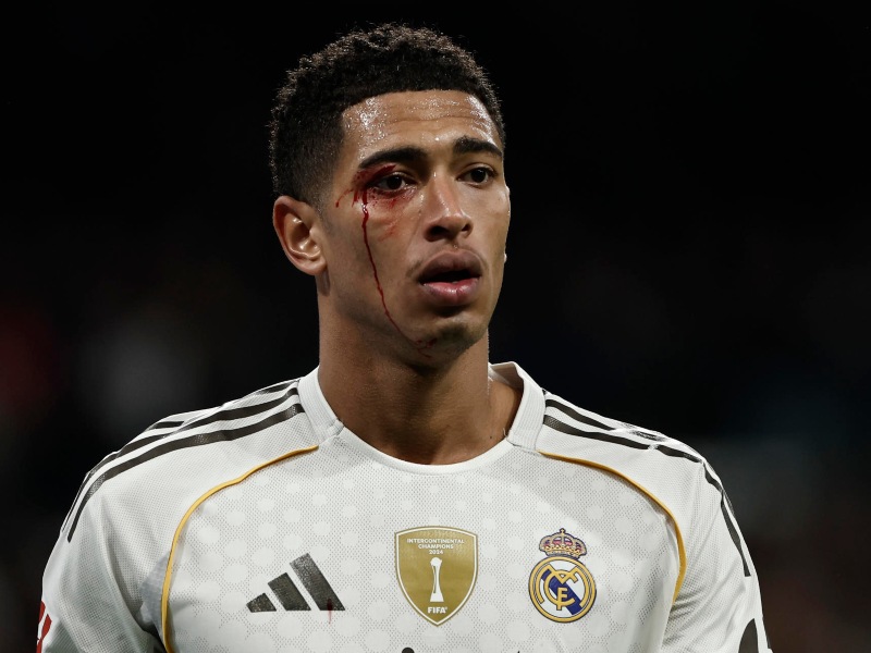 El centrocampista del Real Madrid Jude Bellingham, durante el partido de LaLiga de fútbol que Real Madrid y Celta de Vigo disputan este domingo en el estadio Santiago Bernabéu. / Foto EFE
