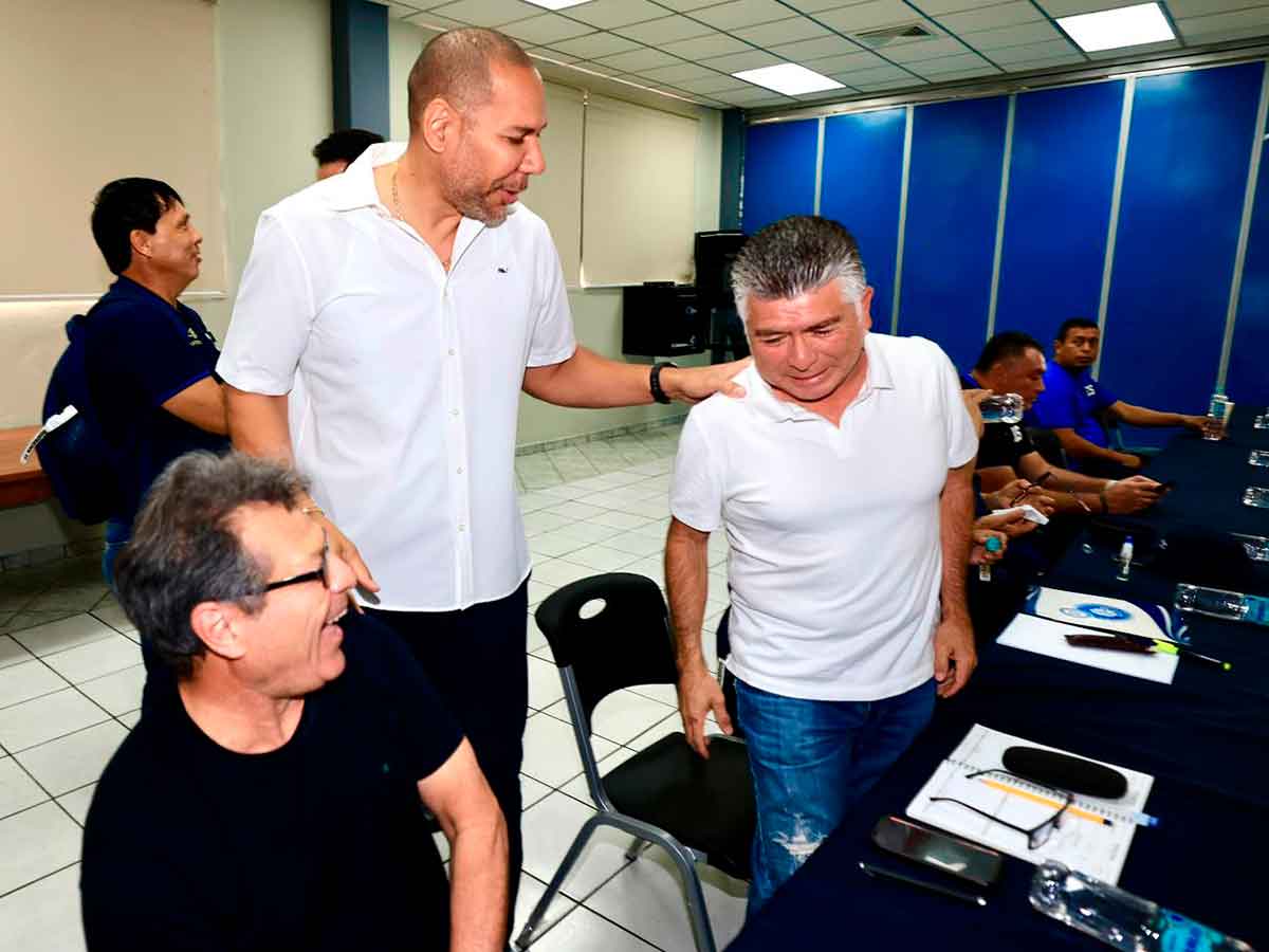 deportes-reunion-yamil-bukele-fesfut-hugo-perez-mauricio-cienfuegos