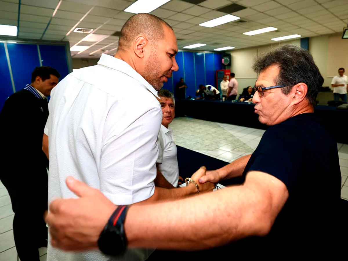 deportes-reunion-yamil-bukele-fesfut-hugo-perez