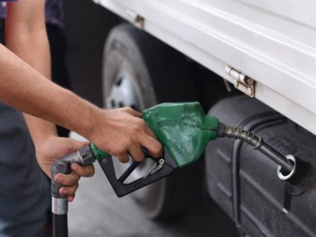 Combustible se mantiene sin alzas en El Salvador hasta el 5 de enero 2026
