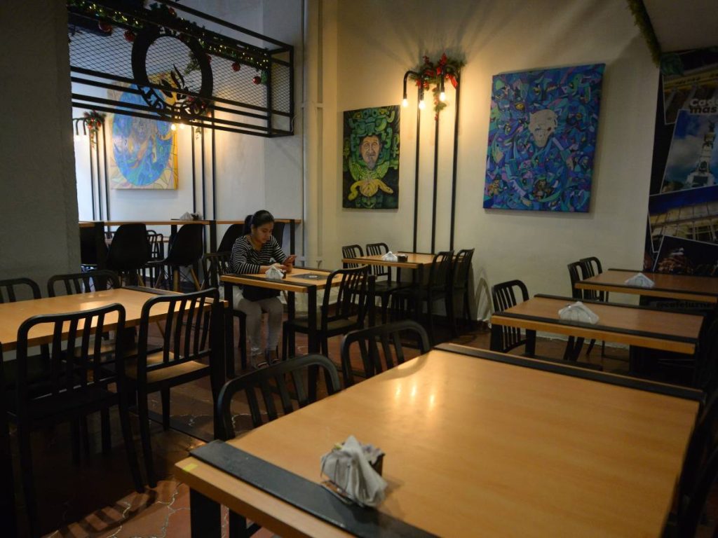 Las bebidas más pedidas del menú —como Luz Negra, Goter y Moter— destacan por su originalidad y conexión con la identidad local.