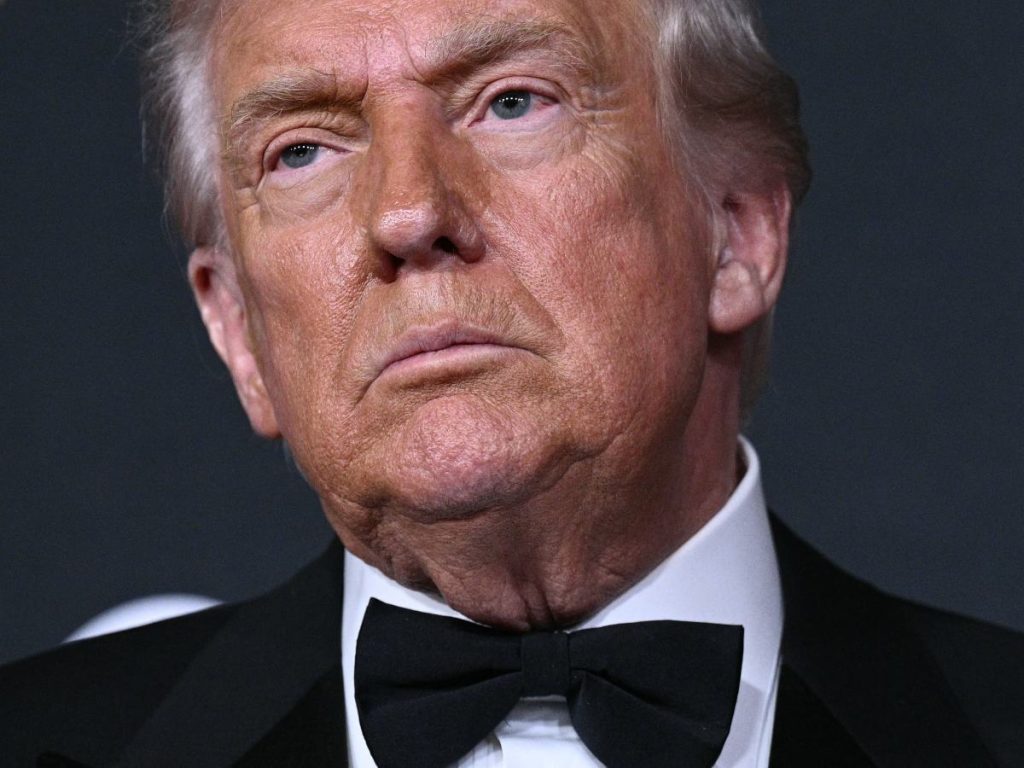 El presidente Donald Trump participa en la gala Kennedy Center Honors en Washington, en medio de anuncios sobre una regulación federal de inteligencia artificial.