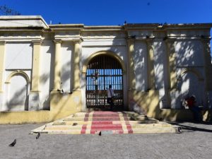 El portal de la antigua iglesia San José en la actualidad.
