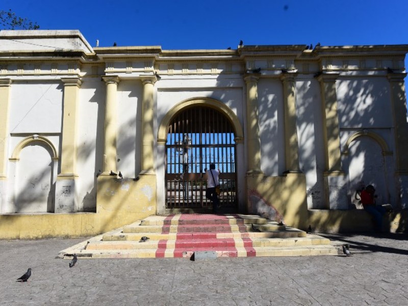 El portal de la antigua iglesia San José en la actualidad.