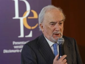 El director de la RAE y presidente de la ASALE, Santiago Muñoz Machado, durante la presentación la versión electrónica 23.8.1 del Diccionario de la lengua española.