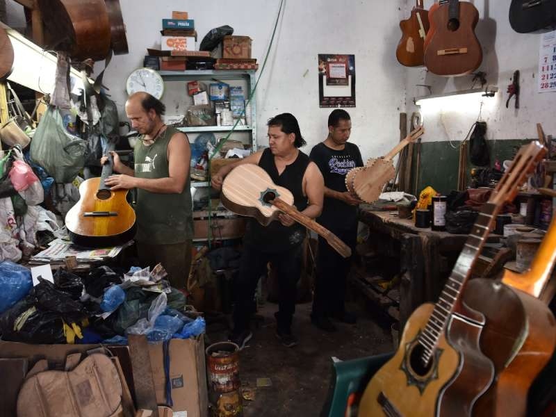 Guitarras Manuel Cruz, mantiene viva la tradición de la luthería en El Salvador. / Foto elsalvador.com