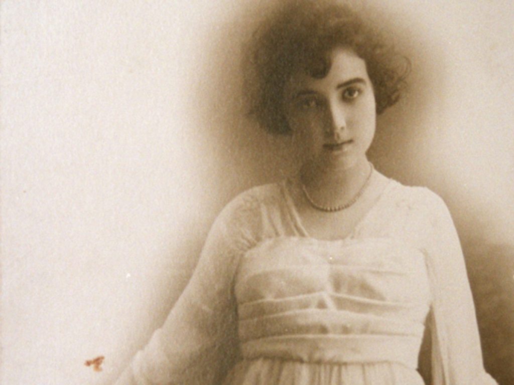 Carmen Brannon adolescente, en una fotografía sin fecha procedente de su álbum familiar, incluida en el nuevo libro. Fotografía/ cortesía del autor