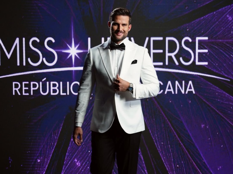 Conocido por su carisma en televisión y redes, Clovis Nienow se prepara para conducir una de las galas más esperadas en Santa Tecla.