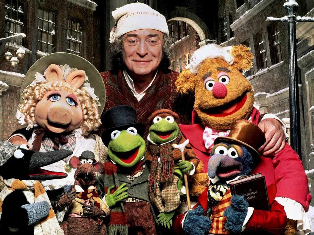 Los Muppets dan un giro divertido y entrañable al cuento navideño más famoso. Imagen/ Disney