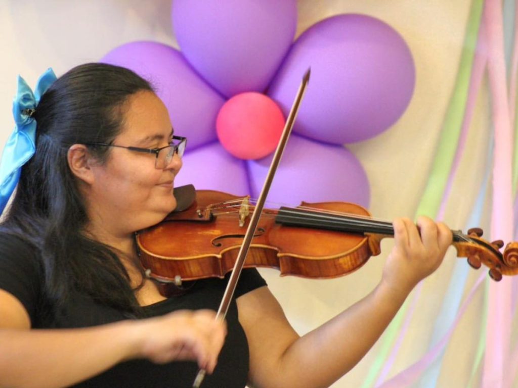 Sandra Rivera es una violinista y educadora musical salvadoreña dedicada a la formación de nuevas generaciones a través de la música. Fotografía/ cortesía