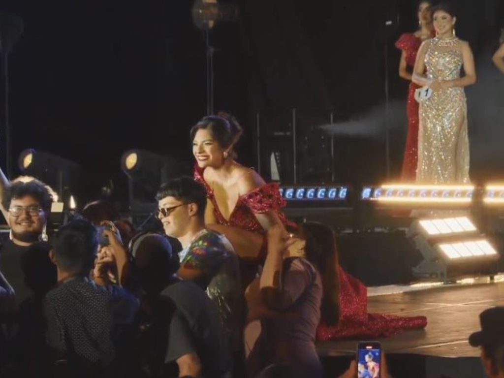 Sheynnis Palacios se emociona al reencontrarse con nicaragüenses que viajaron hasta Santa Tecla para acompañarla durante el certamen. Imagen/ Alcaldía de Santa Tecla