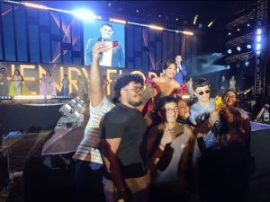 Sheynnis Palacios se emociona al reencontrarse con nicaragüenses que viajaron hasta Santa Tecla para acompañarla durante el certamen. Imagen/ Alcaldía de Santa Tecla