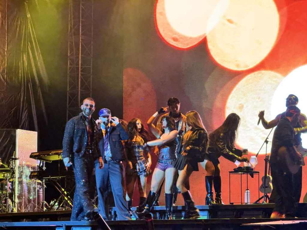 El cantante colombiano derrochó carisma durante toda su presentación en San Salvador.