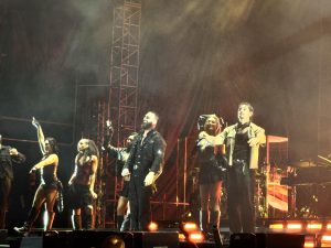 Manuel Turizo encendió la noche en el complejo deportivo del Estadio Cuscatlán