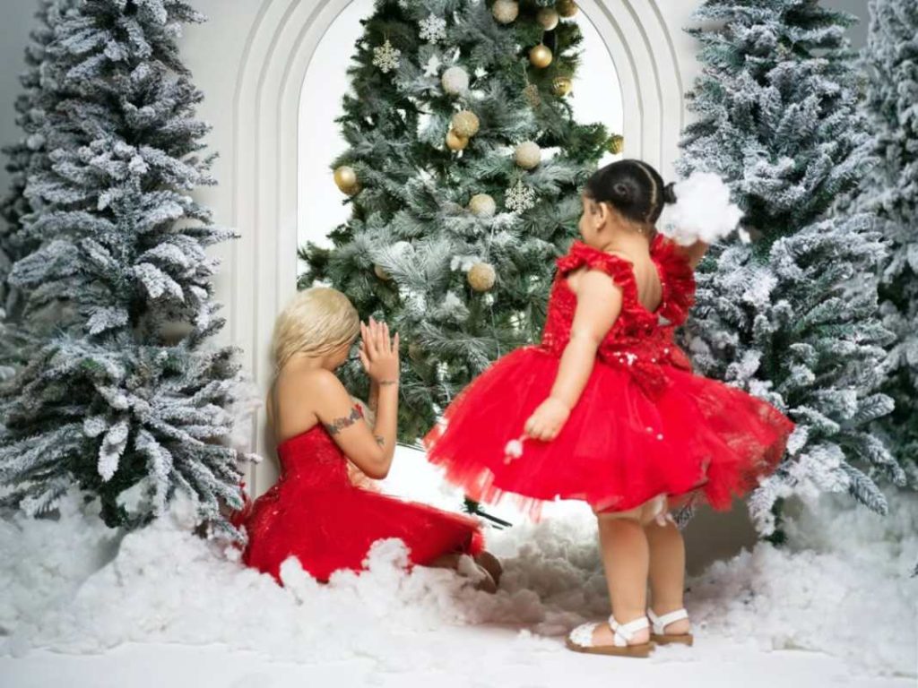 Postal navideña Yailin La Más Viral.