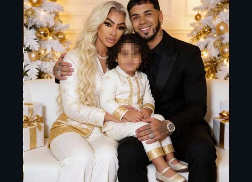 La escena familiar frente al árbol de Navidad fue creada con IA y no corresponde a un momento real entre los artistas. Foto/ Instagram @yailinlamasviral