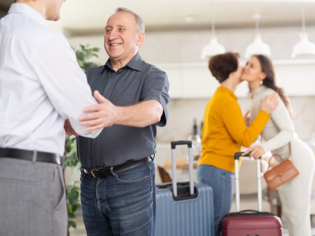 Saber cuándo responder y cuándo dejar pasar un comentario es clave para cuidar tu paz y evitar que una conversación se convierta en un conflicto innecesario.