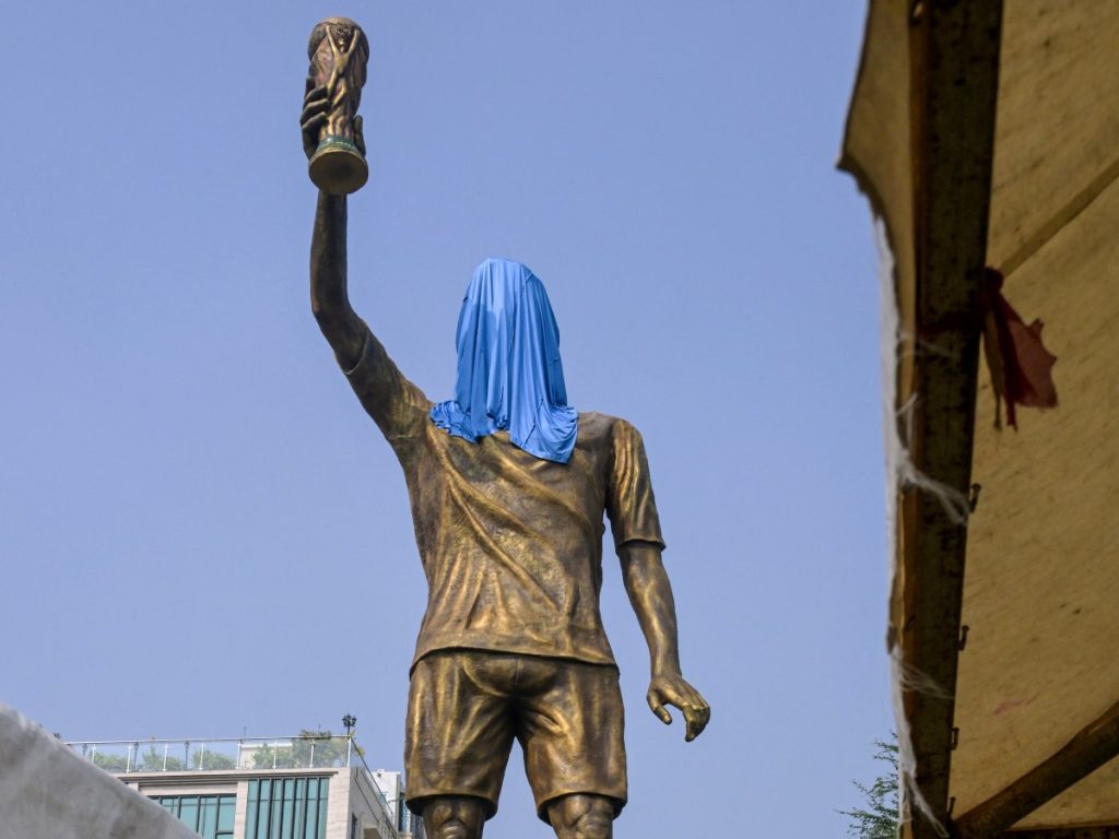 Lionel Messi develará una estatua de 70 pies de él mismo en la India el 13 de diciembre cuando se embarque en un viaje de tres días por el país que ha provocado un frenesí entre los fanáticos.