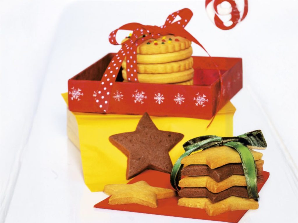 Galletas de figuras navideñas, ideales para decorar, regalar o disfrutar en familia; una receta sencilla que llena tu cocina de magia y tradición.
