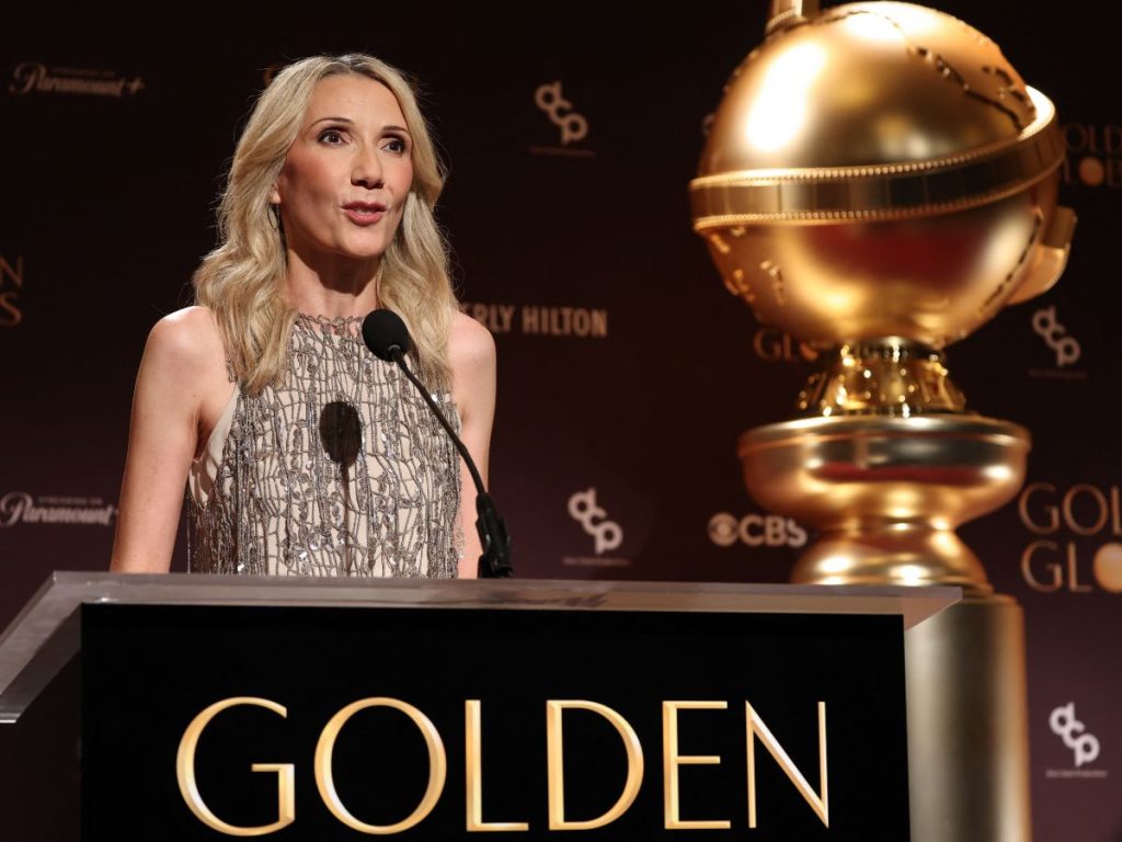 Helen Hoehne, presidenta de los Globos de Oro, presenta las nominaciones de la 83.ª edición en Beverly Hills. La gala será el 11 de enero de 2026. Foto AFP.