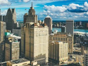 Detroit encabeza la lista de las ciudades más baratas para vivir en Estados Unidos, según un análisis de GoBankingRates. Foto/ Freepik
