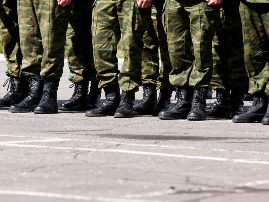 Personal militar de Estados Unidos arribó al puerto de Manta como parte de una operación temporal de cooperación contra el narcotráfico. Imagen de referencia/ Freepik