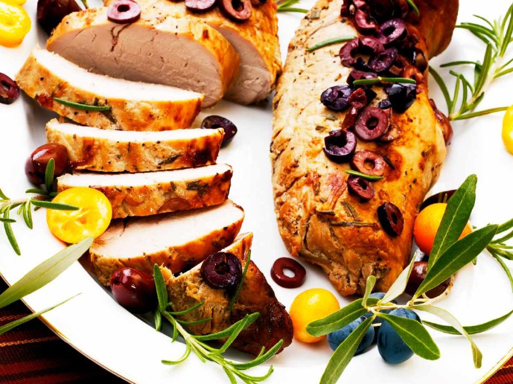 Lomo de cerdo al horno con aceitunas.