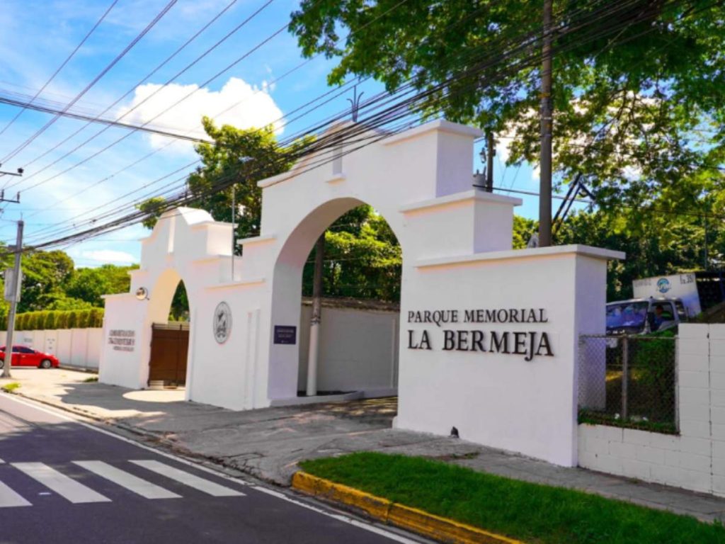 El Cementerio La Bermeja mantendrá atención en horarios restringidos para inhumaciones durante todo el período festivo, del 22 de diciembre al 4 de enero.