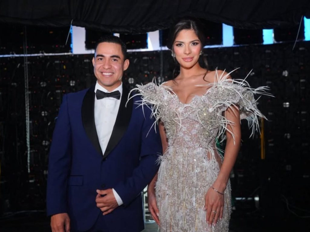El alcalde Henry Flores y Sheynnis Palacios deslumbran en una noche llena de elegancia y emoción rumbo a la coronación de Miss Santa Tecla 2025.
