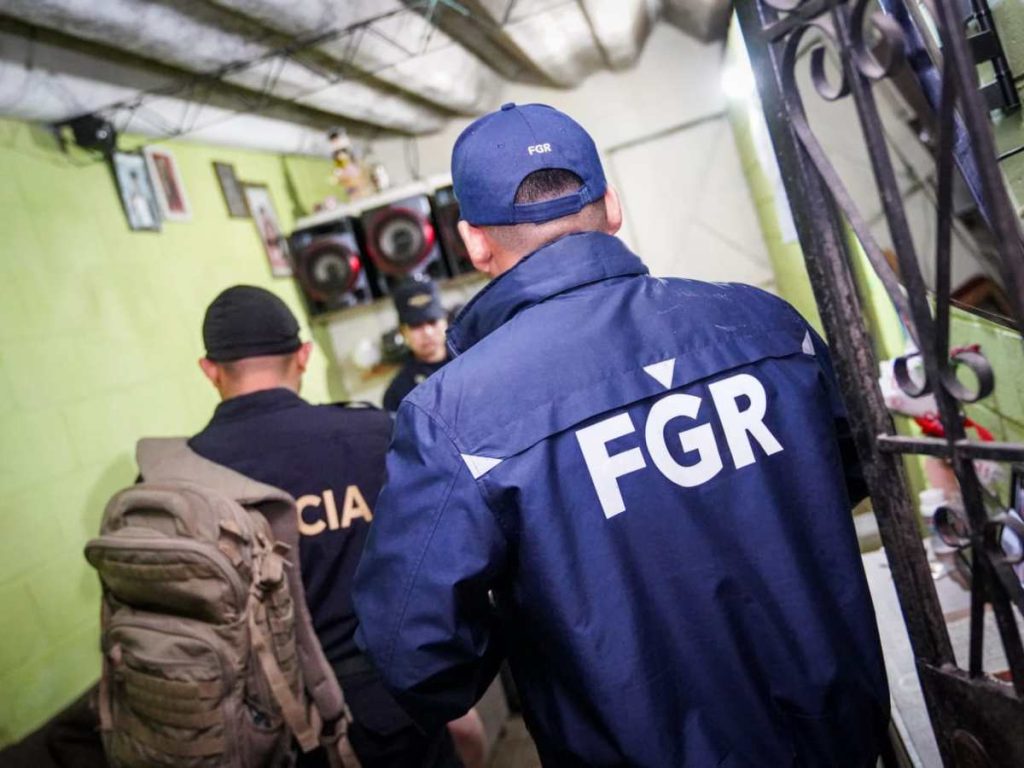 Desarticulan red regional que estafaba a salvadoreños con falsas "visas de trabajo" hacia Estados Unidos