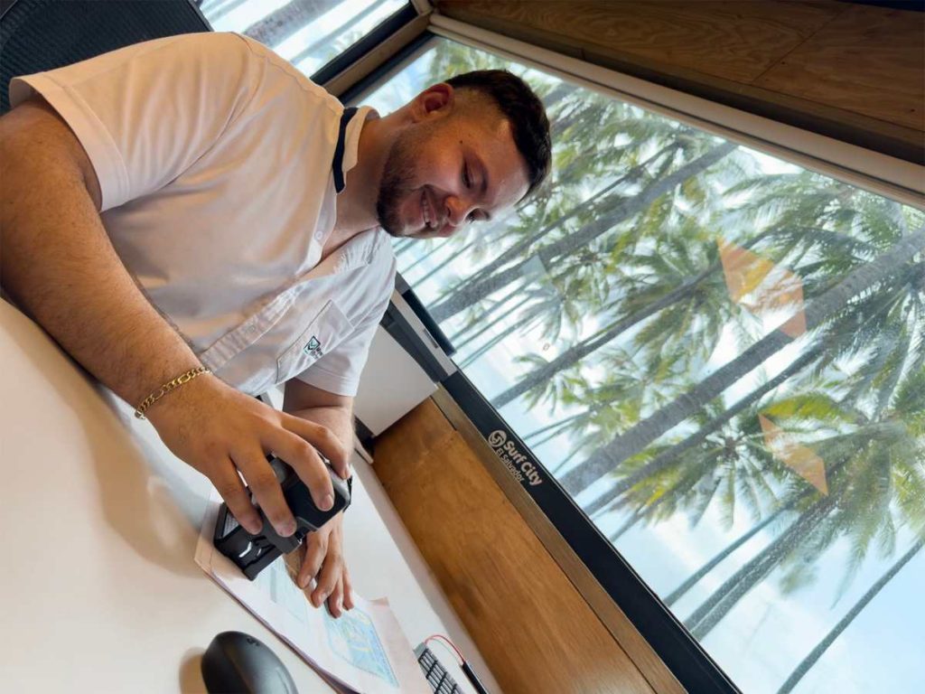 Oficina de Migración en Surf City Punta Roca