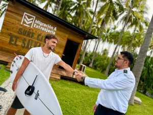 Oficina de Migración en Surf City Punta Roca