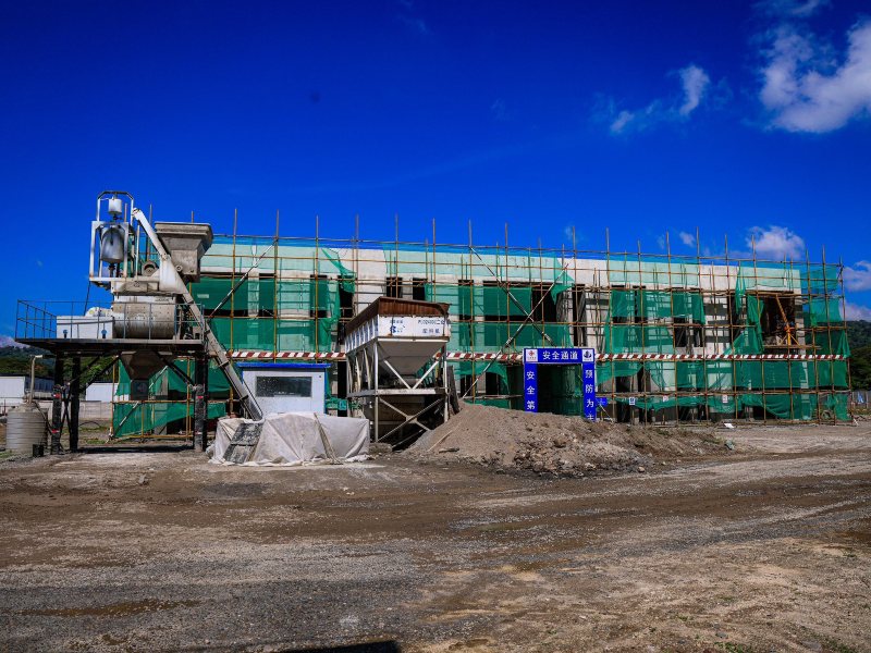 La futura planta potabilizadora de Ilopango avanza hacia su fase más delicada, que incluye la instalación de equipo eléctrico y de bombeo.