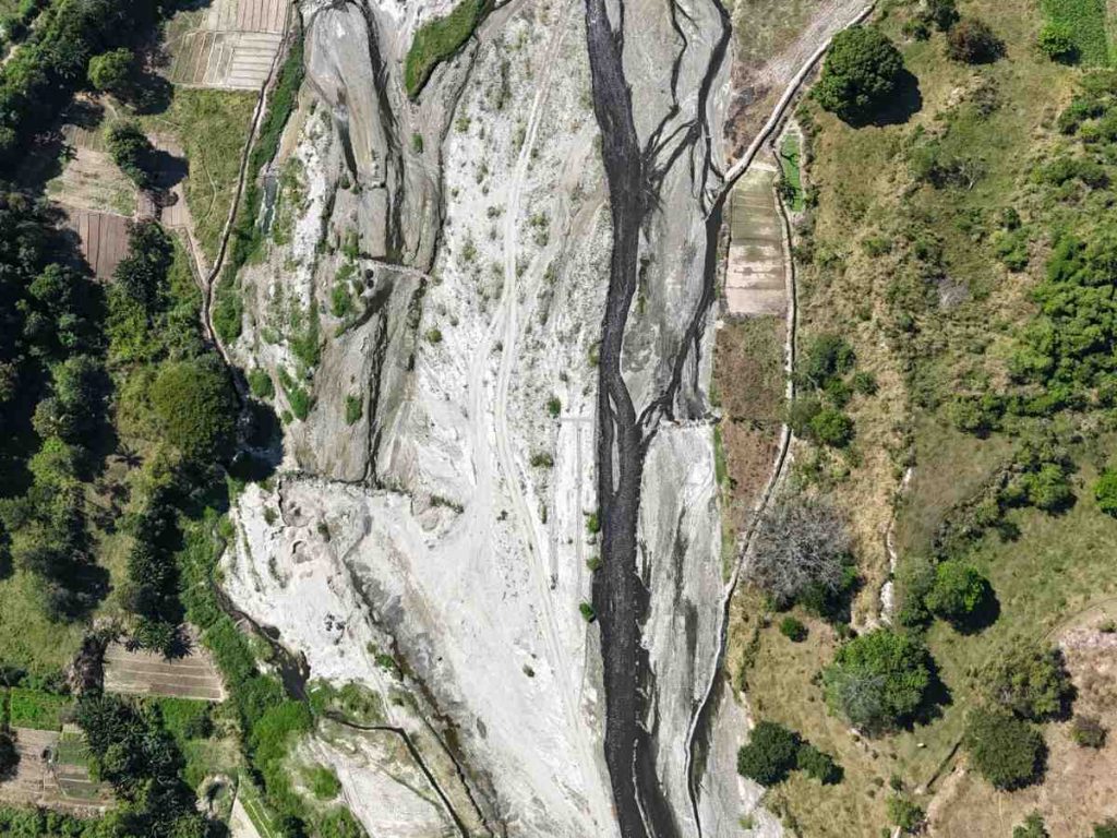 El trazado del bypass contempla la construcción de un puente sobre el río Las Cañas, una zona de paso clave entre la carretera de Oro y la Troncal del Norte.