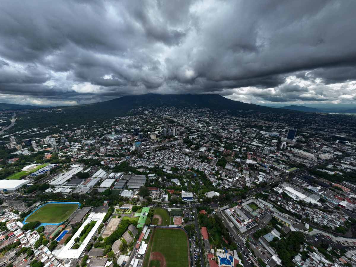 clima, lluvia, cielos nublados