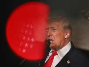 Donald Trump, presidente de Estados Unidos, está en el ojo del huracán por el caso Epstein. / Foto AFP