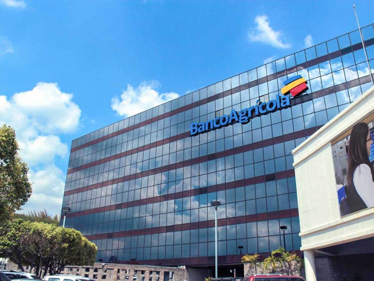 Sede central de Bancoagrícola en El Salvador, institución administrada por el holding colombiano Grupo Cibest, que ahora apuesta por reordenar su presencia regional.