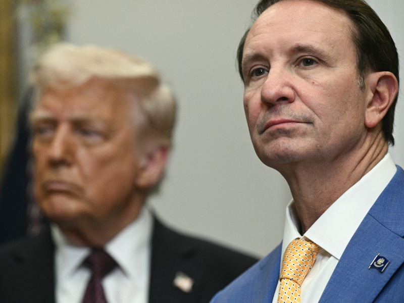 Jeff Landry (Der.), embajador de Luisiana, ha sido designado como emisario especial de Estados Unidos en Groenlandia. / Foto AFP