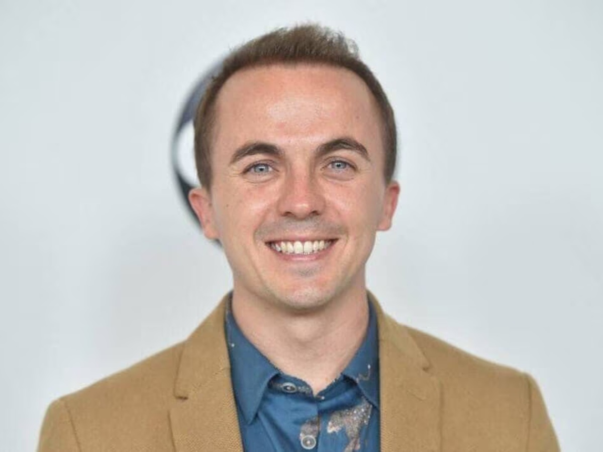 Frankie Muniz retoma su papel como Malcolm en Malcolm in the Middle: Life Still Unfair, que se estrenará el 10 de abril en la plataforma Hulu.