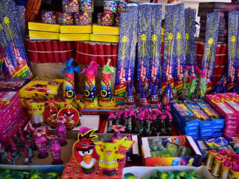 Permitir que niños, niñas y adolescentes manipulen pólvora sin supervisión adulta en El Salvador es una infracción legal sancionada con multas que superan los 2,000 dólares.