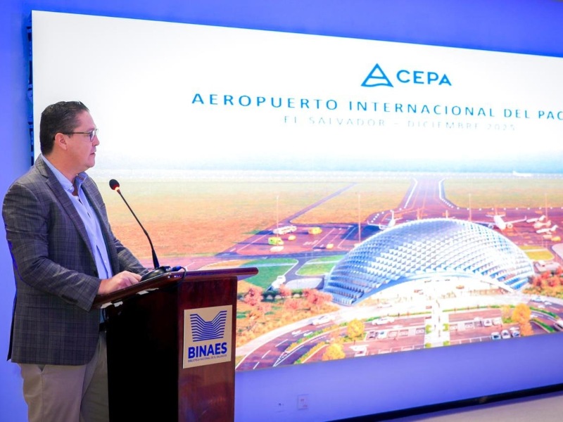Federico Anliker expone los avances del Aeropuerto del Pacífico durante el Aviation Day.