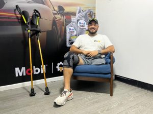 Un retrato de Luis, símbolo de resiliencia luego de enfrentar una discapacidad inesperada.