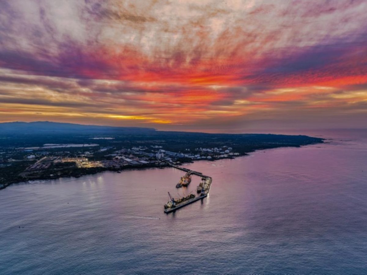 Vista aérea del Puerto de Acajutla, donde se ha reducido el tiempo de espera de buques gracias a mejoras operativas y tecnológicas.Vista aérea del Puerto de Acajutla, donde se ha reducido el tiempo de espera de buques gracias a mejoras operativas y tecnológicas.