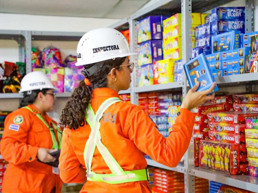 Inspecciones en puntos de venta buscan identificar productos con alto contenido de pólvora y envolturas peligrosas.